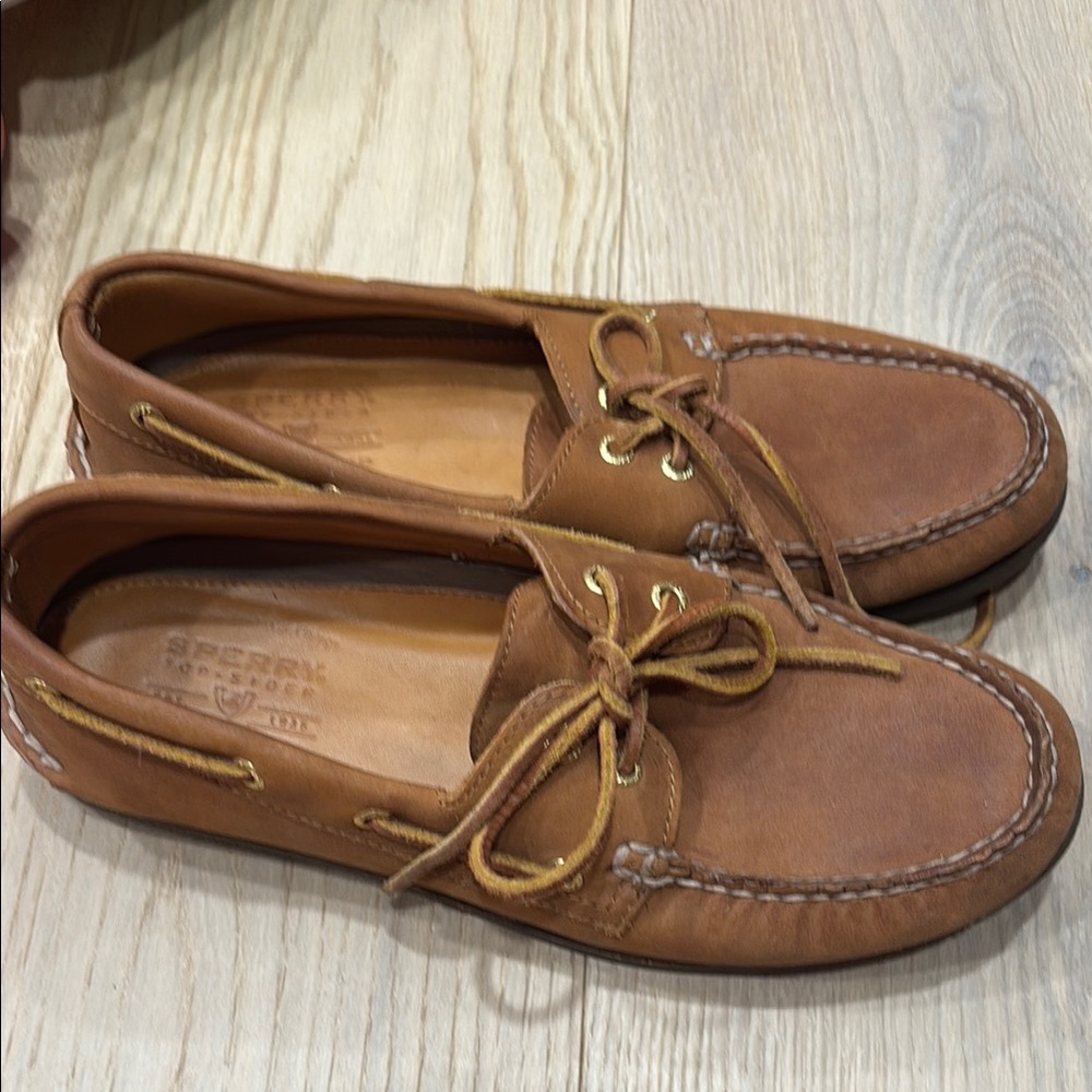 Sperry Tan Leather Boat Shoes size 10.5